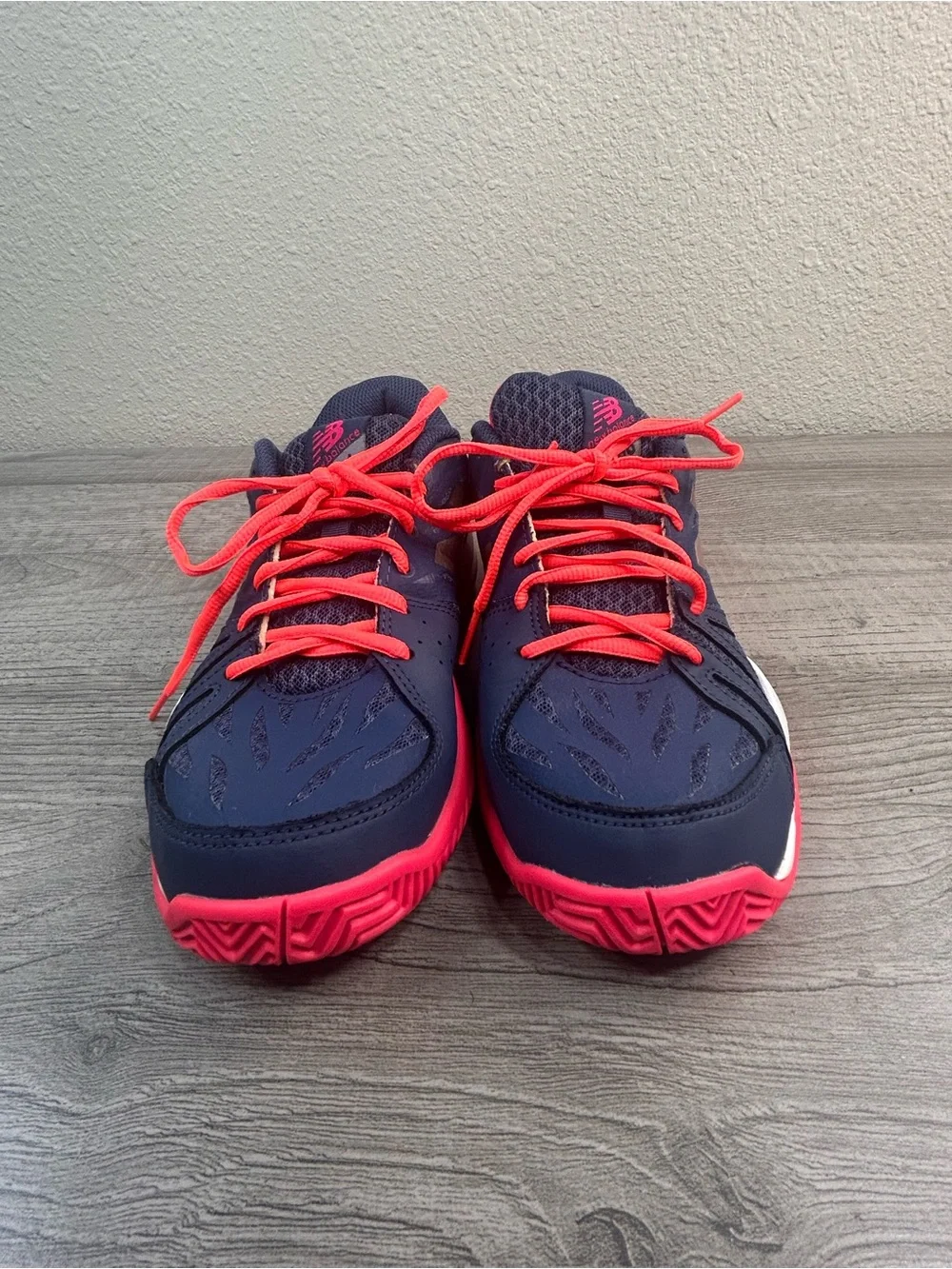 New Balance 696V4 Navy & Pink Running Sneakers Women’s Size 8.5
